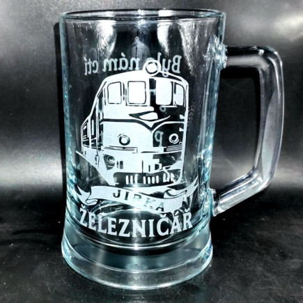 Pivní sklenice pro železničáře s vlastním jménem