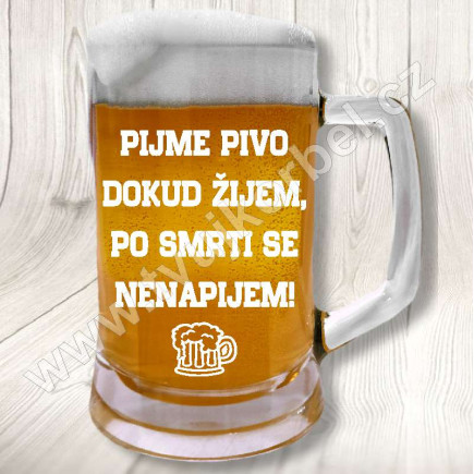 Půllitr s vtipným nápisem Pijme Pivo Dokud Žijem