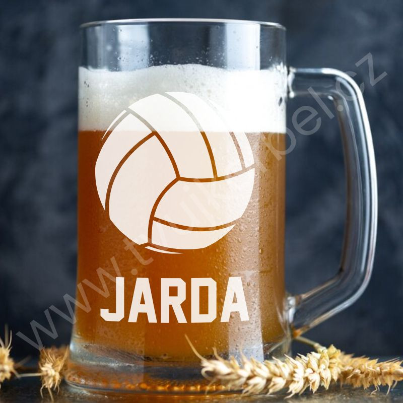Půllitr s volejbalovým míčem a jménem