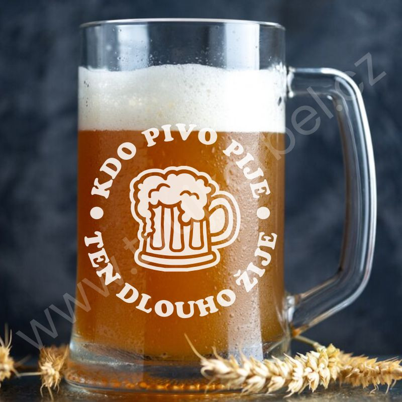 Půllitr s nápisem Kdo Pivo Pije Ten Dlouho Žije